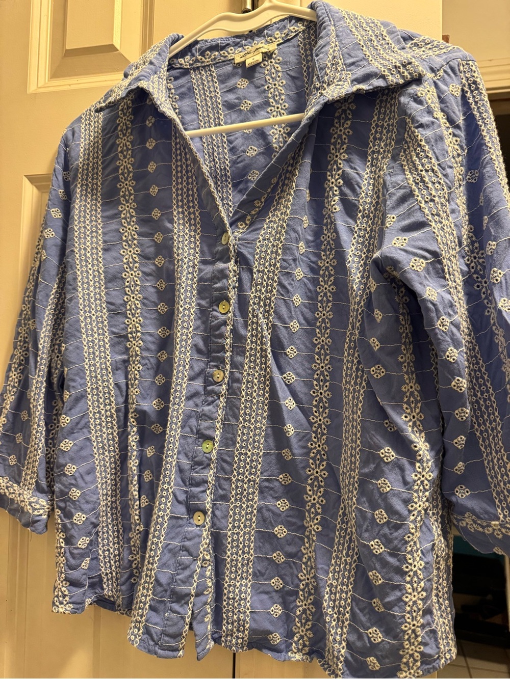 Ultra Pink Women's Blue White Embroidered Floral Collared Button Blouse M